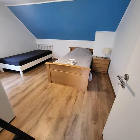 Einfamilienhaus In Hannover-laatzen Messenähe Für Bis Zu 5 Personen * Hannover